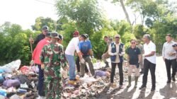 Gotong Royong Bersih-Bersih di Kecamatan Wawo, Wakil Bupati Bima Tekankan Pentingnya Kebersihan Lingkungan